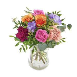 Bukett med mixade blommor, leverans i tjusig blomsterbox (gäller utvalda buketter) Beställ hos Euroflorist!